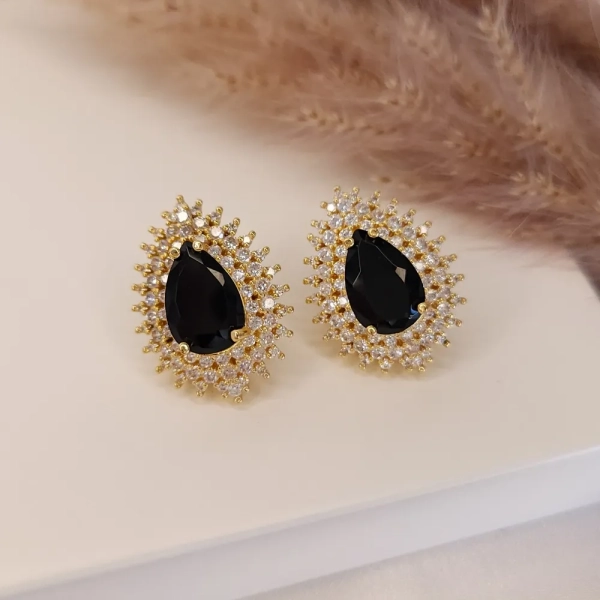 Brinco Gota Preta, Cravejado com Zircônias - Banhado a ouro 18K