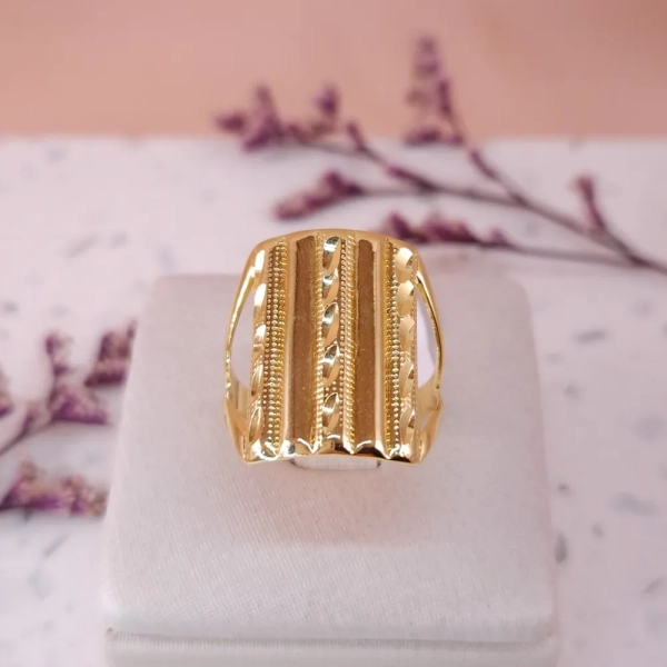 Anel Retangular Trabalhado, Banhado a ouro 18k