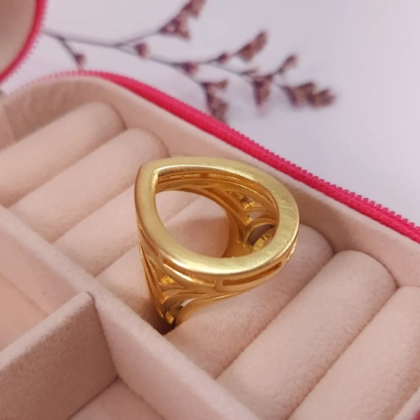 Anel Gota Vasada Grande e Estilosa, Escovado, Banhado a ouro 18k - Imagem 3