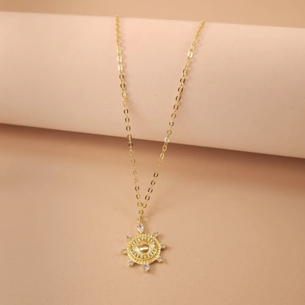 Colar com pingente de olho grego e bordas com  zircônias, folheado a ouro 18k