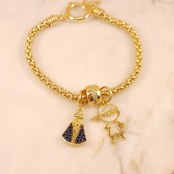 Pulseira pipoca com pingente de menino e Nossa Senhora, folheada a ouro 18k