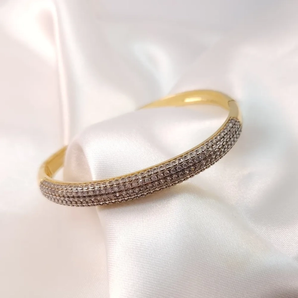 Bracelete Largo Cravejado com Zircônias -  Banhado a ouro 18k