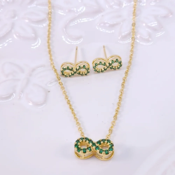 Conjunto Infinito Cravejado com Zircônias Verdes - Banhado a ouro 18k