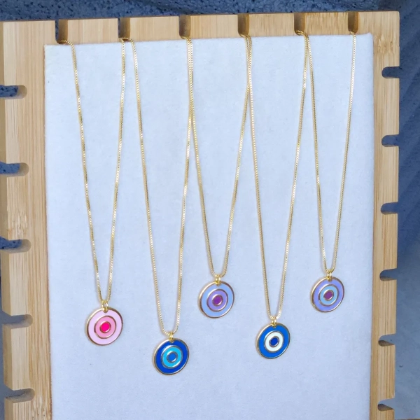 Colar de olho grego com resina azul e branca, folheado a ouro 18k