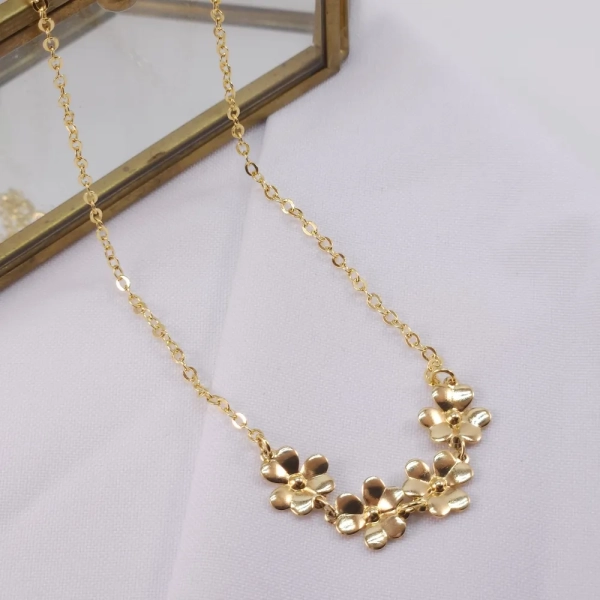 Colar Choker com Flores lisas, Banhado a ouro 18k