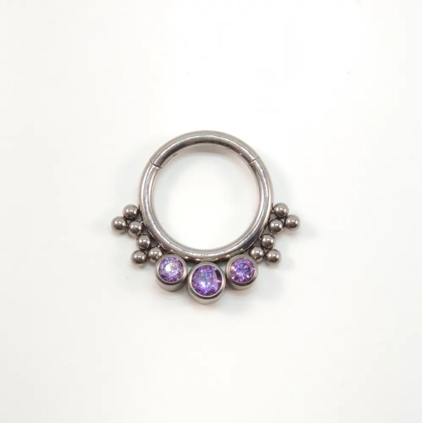 Piercing Daith de click, com pedras roxas, 8mm,  em Titânio