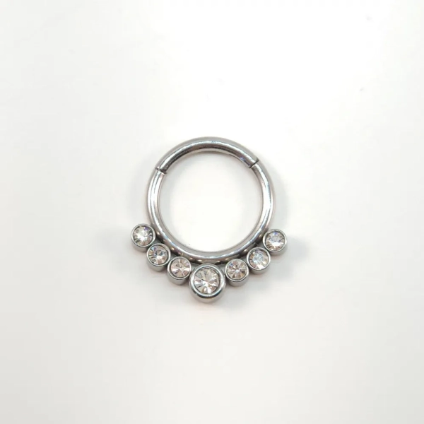 Piercing Daith de click, com 7 zircônias, 8mm , em Aço cirúrgico
