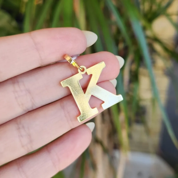 Pingente Letra K liso de 2cm - Banhado a ouro 18k
