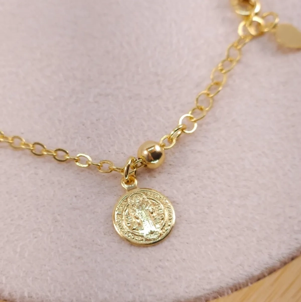 Pulseira Infantil São Bento e bolinhas lisas, folheada a ouro 18k - Imagem 2
