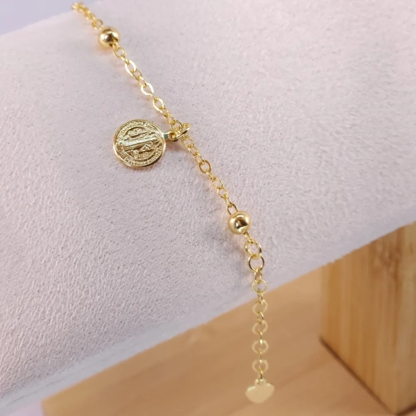 Pulseira Infantil São Bento e bolinhas lisas, folheada a ouro 18k - Imagem 3