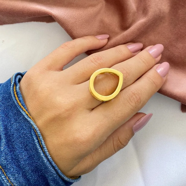 Anel Gota Vasada Grande e Estilosa, Escovado, Banhado a ouro 18k