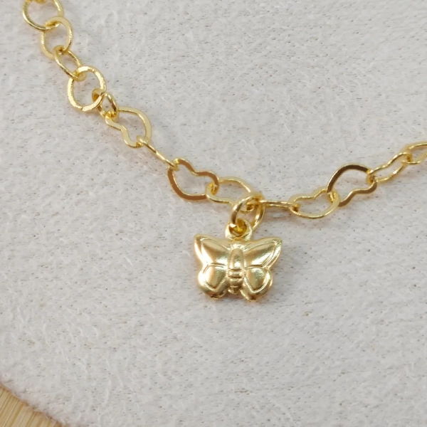 Pulseira infantil elos corações e borboleta, folheada a ouro 18k - Imagem 2