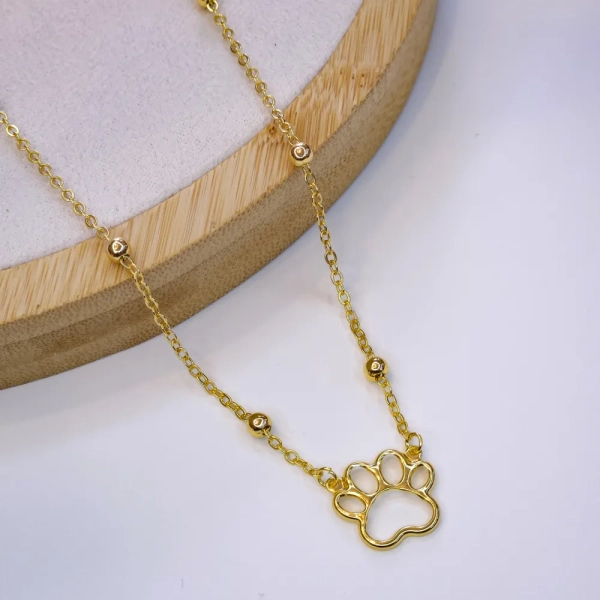 Colar de bolinhas e pingente pata de pet vasada, folheado a ouro 18k