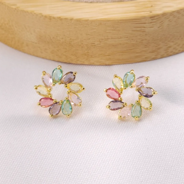 Brinco flor com navetes coloridos, folheado a ouro 18k