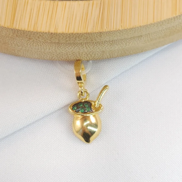 Pingente Berloque cuia de chimarrão, folheado a ouro 18k