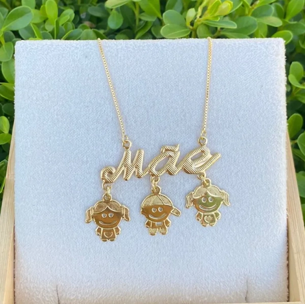 Colar Mãe com Duas meninas e um Menino, Banhado a ouro 18k