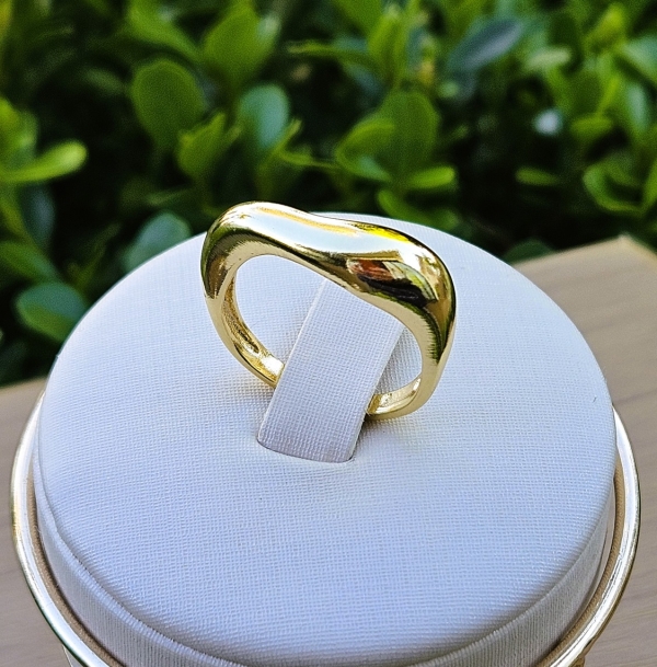 Anel ondulado Liso orgânico, Banhado a Ouro 18k