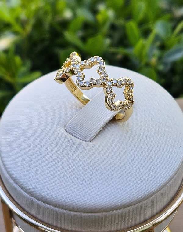 Anel Três Trevos Cravejados Inspiração - Banhado a ouro 18k