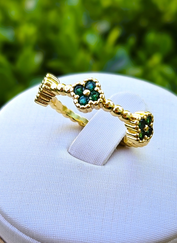 Anel Três Trevos Verdes Inspiração, Aberto - Banhado a ouro 18K