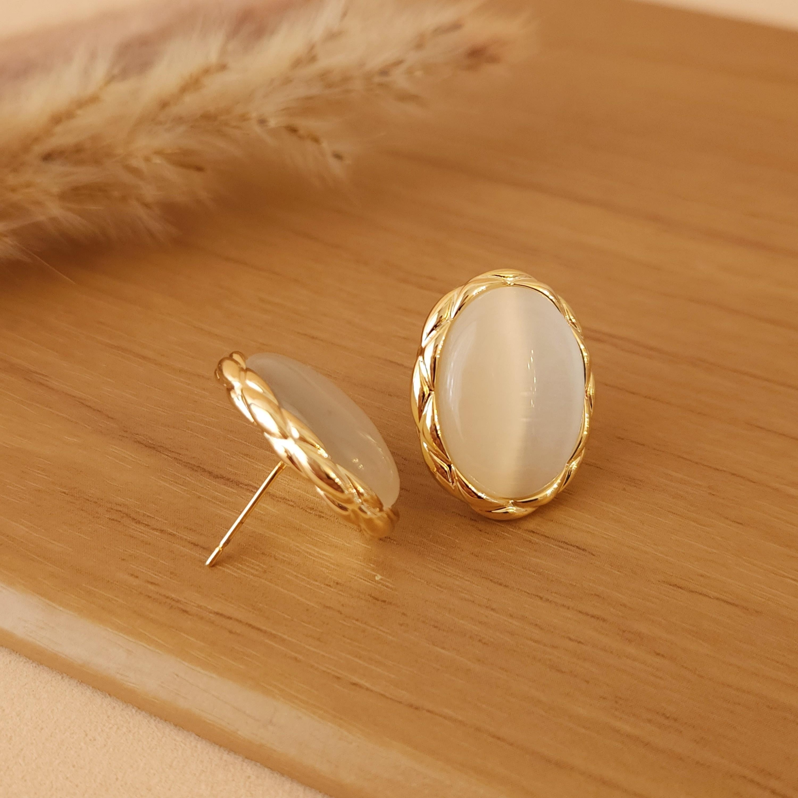 Brinco Oval Pedra Olho de Gato - Banhado a Ouro 18K - Imagem 2