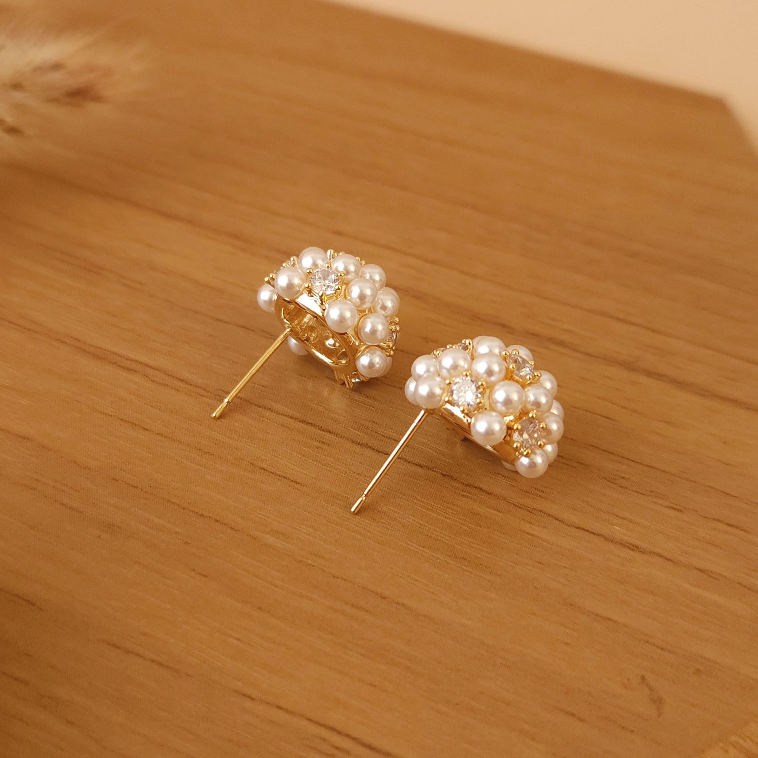 Brinco Arredondado com Mini Pérolas e Zircônias - Banhado a Ouro - Imagem 2