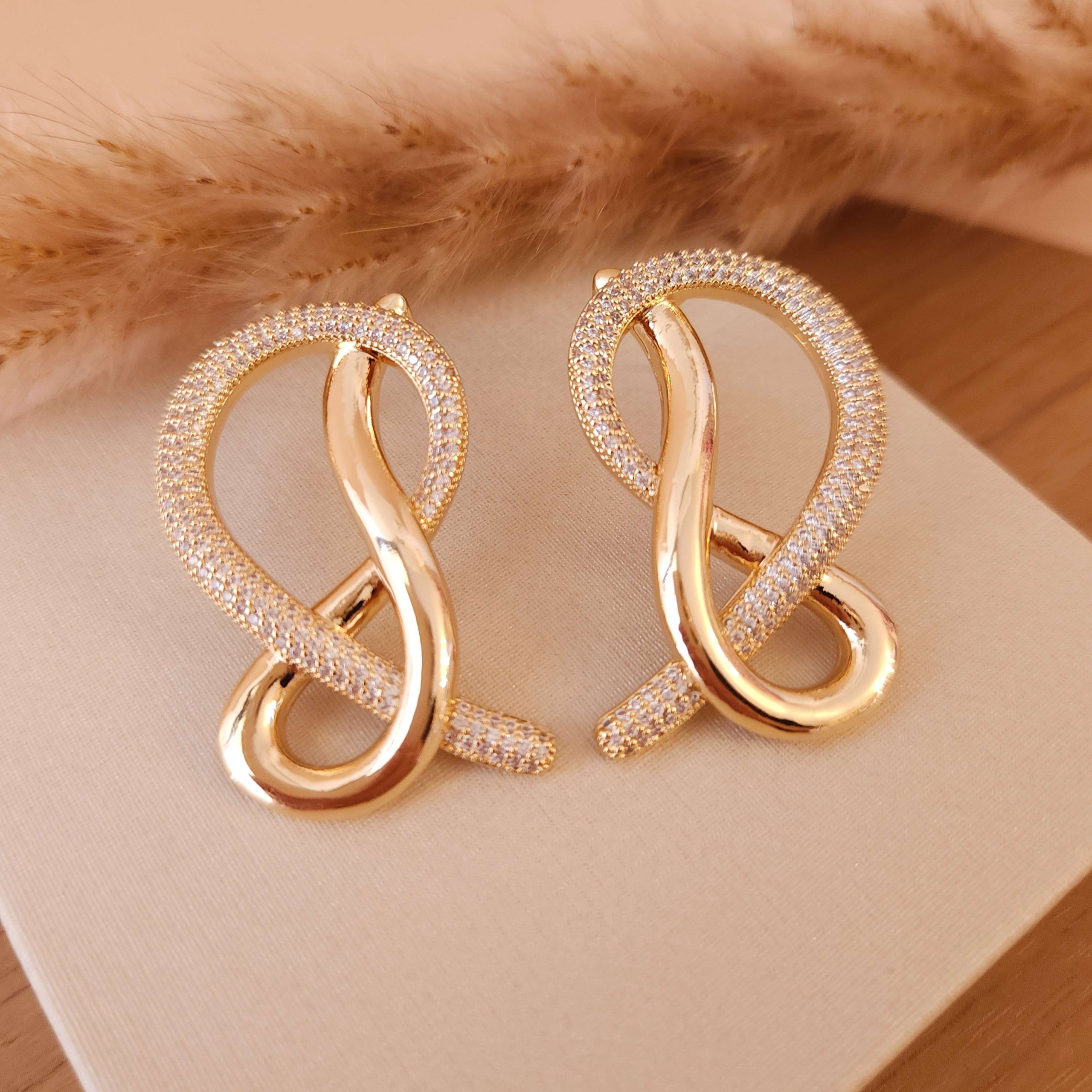 Brinco Fios Lisos e Cravejados Orgânico - Banhado a Ouro 18k