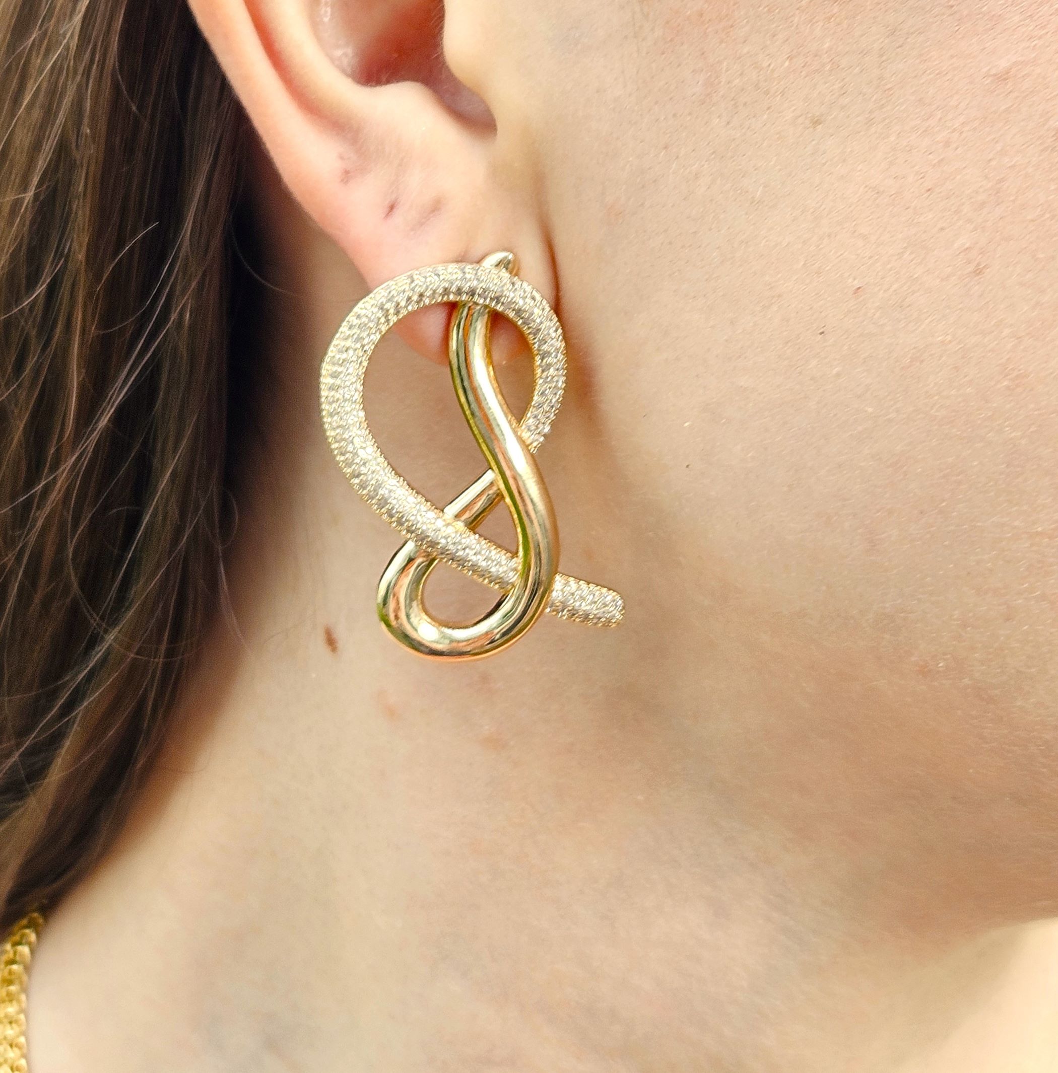 Brinco Fios Lisos e Cravejados Orgânico - Banhado a Ouro 18k - Imagem 4