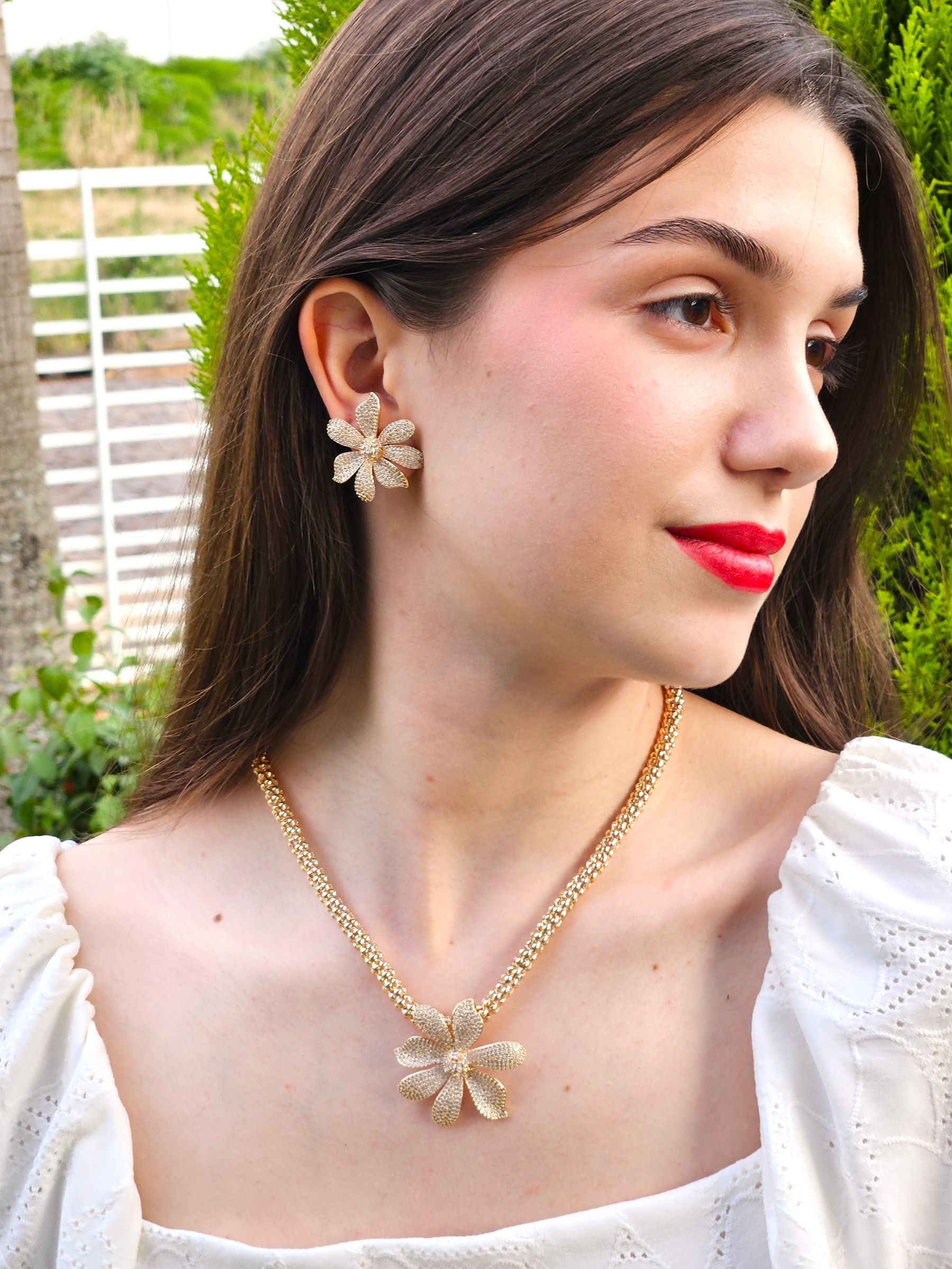 Conjunto Elegante de Flores Cravejadas e Cordão - Banhado a Ouro 18k - Imagem 3