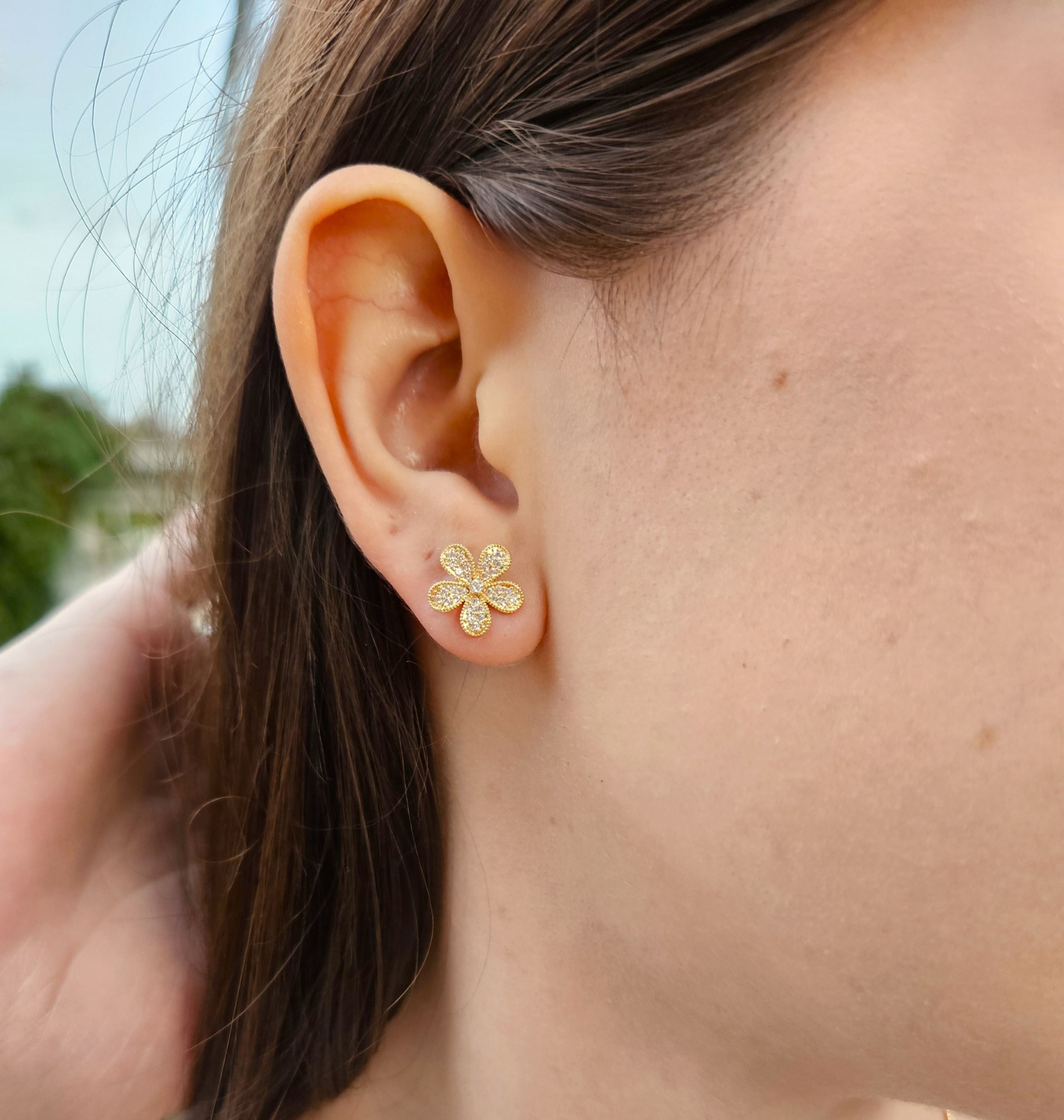 Conjunto Flores com Zircônias Delicado - Banhado de Ouro 18k - Imagem 3