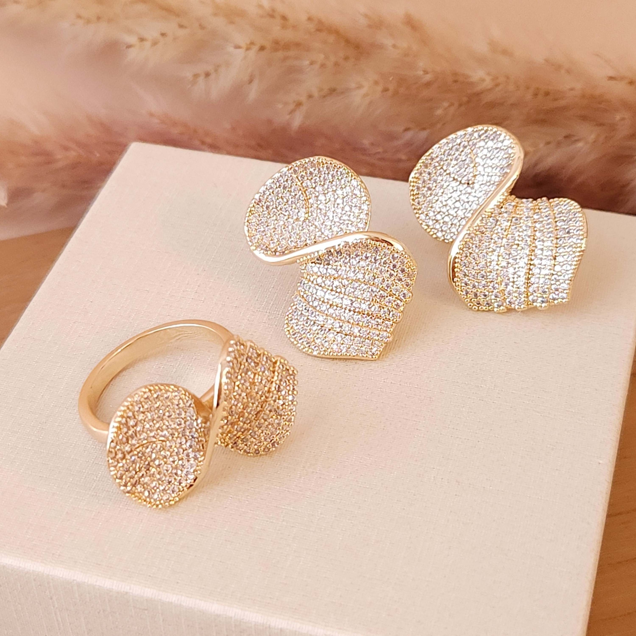 Conjunto Requinte, de Brinco e Anel Ondas Cravejadas - Banhado a Ouro 18K