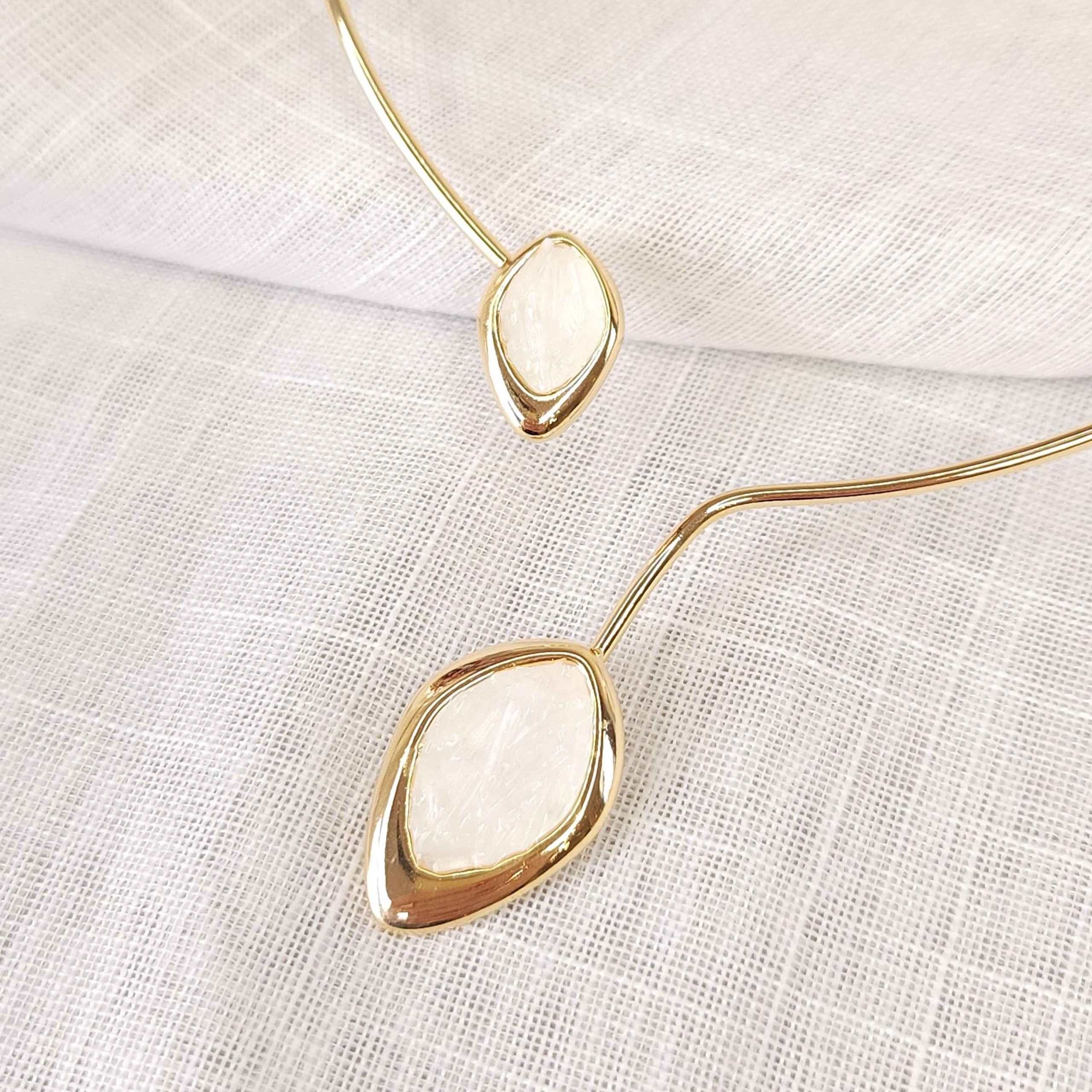 Conjunto Colar De Fio e Pedras Naturais Selenita - Banhado a Ouro 18 k - Imagem 2