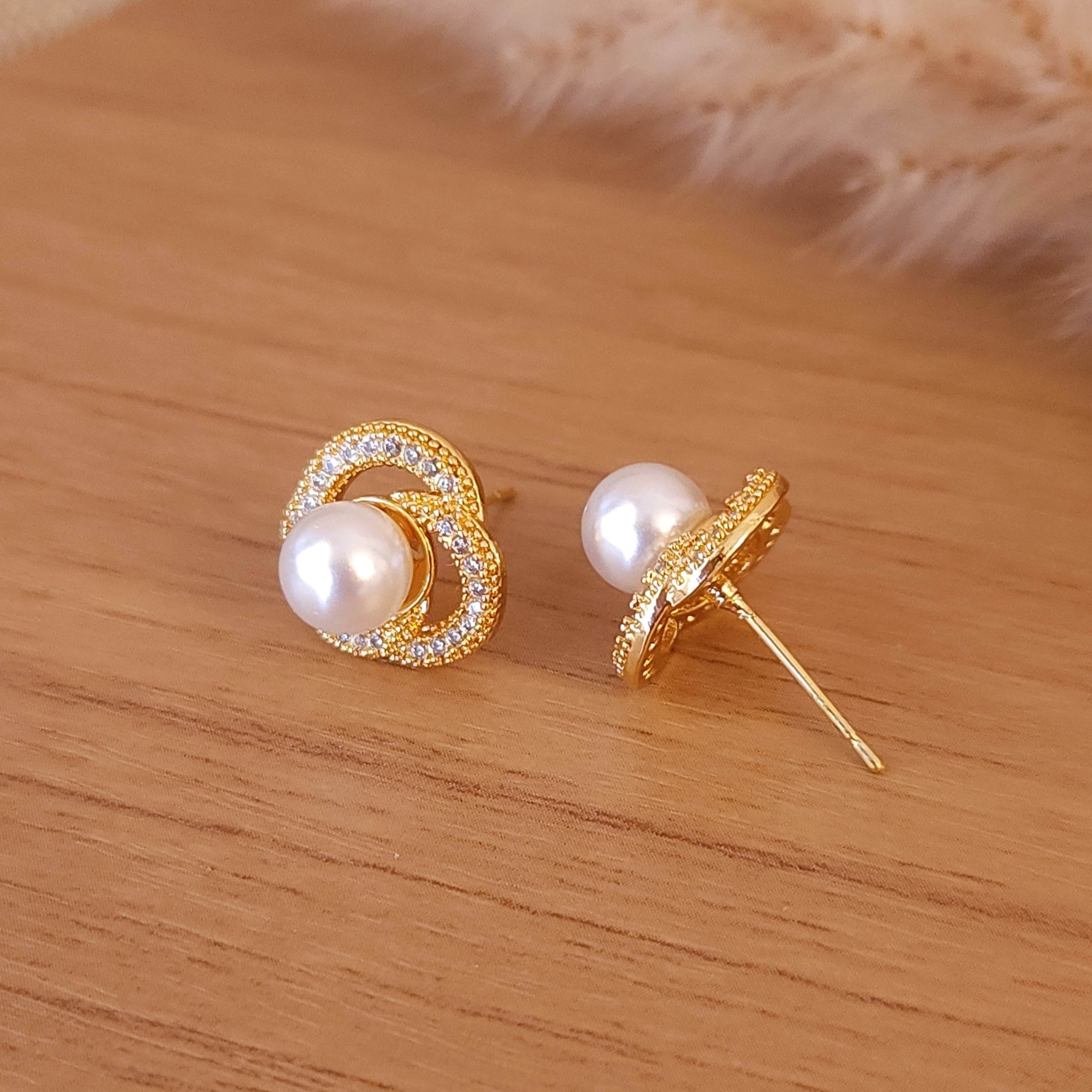 Brinco Ondas Entrelaçadas com Zircônias e Pérola Central - Banhado a Ouro 18k - Imagem 2