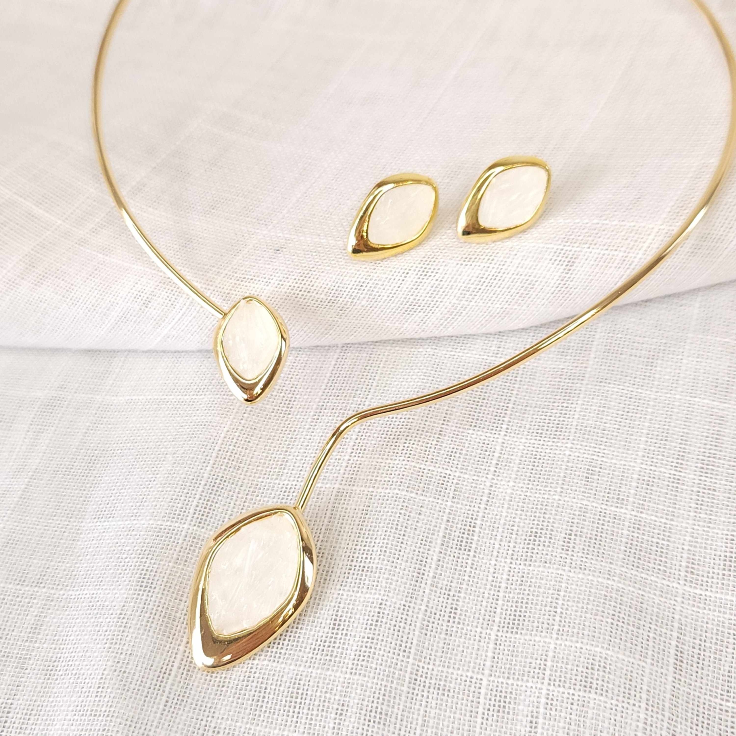 Conjunto Colar De Fio e Pedras Naturais Selenita - Banhado a Ouro 18 k - Imagem 4