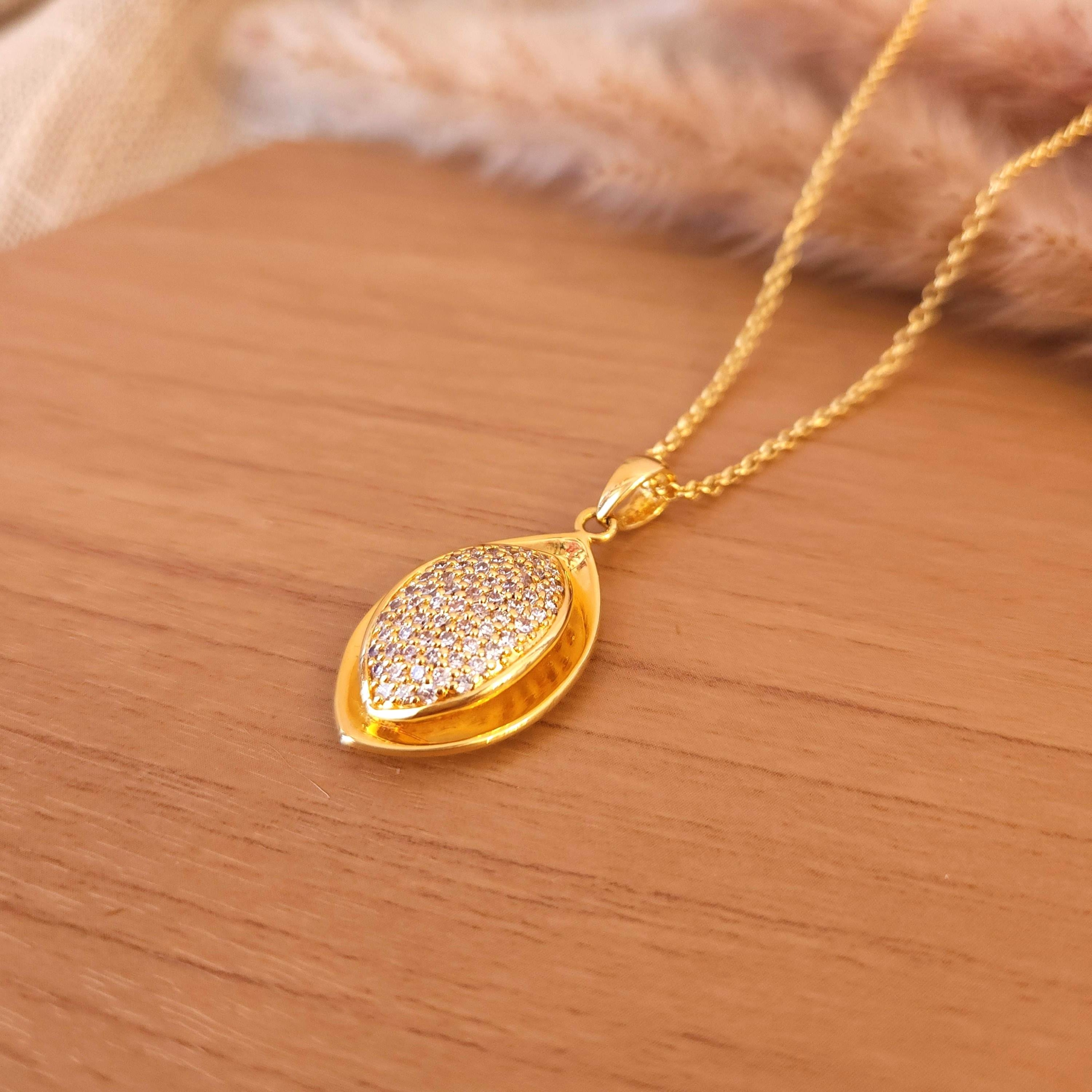 Colar de Elos Portugueses e Pingente Sofisticado de Folha Cravejada