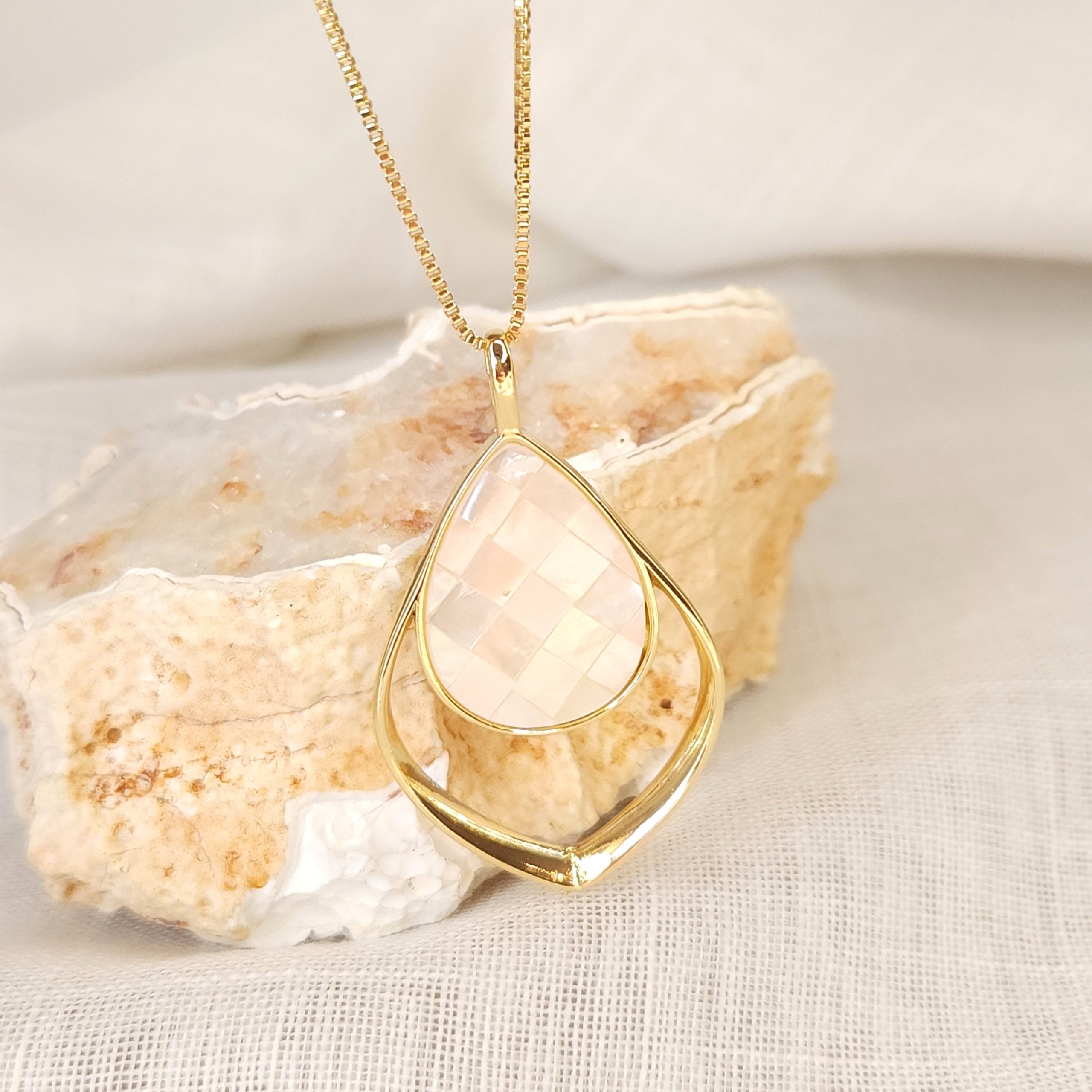 Conjunto Gotas em Pedras Naturais/Mosaico de Madrepérolas - Banhado a Ouro 18k - Imagem 2