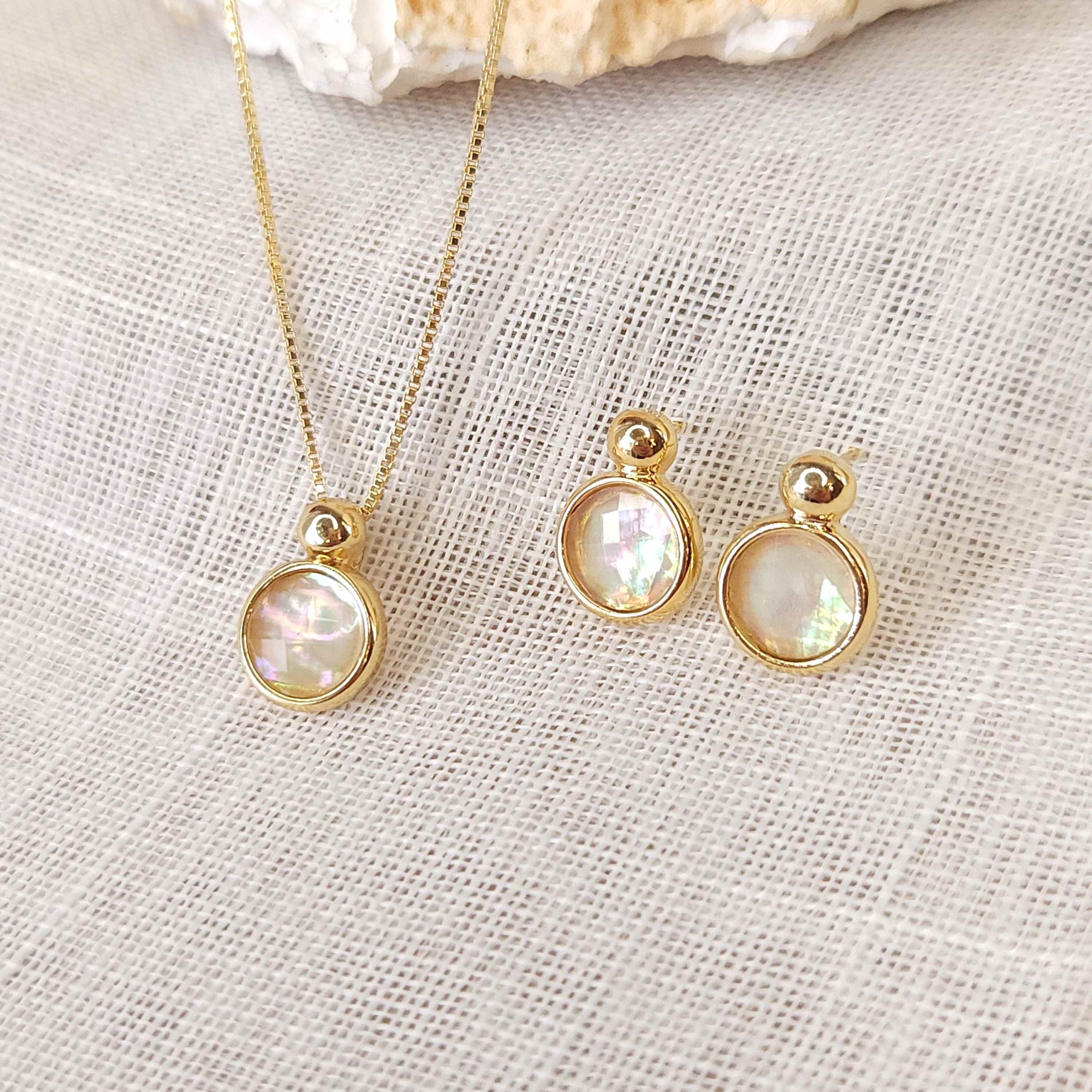 Conjunto Delicado Pedras Naturais Opala do Mar/Nautilus - Banhado a Ouro 18k