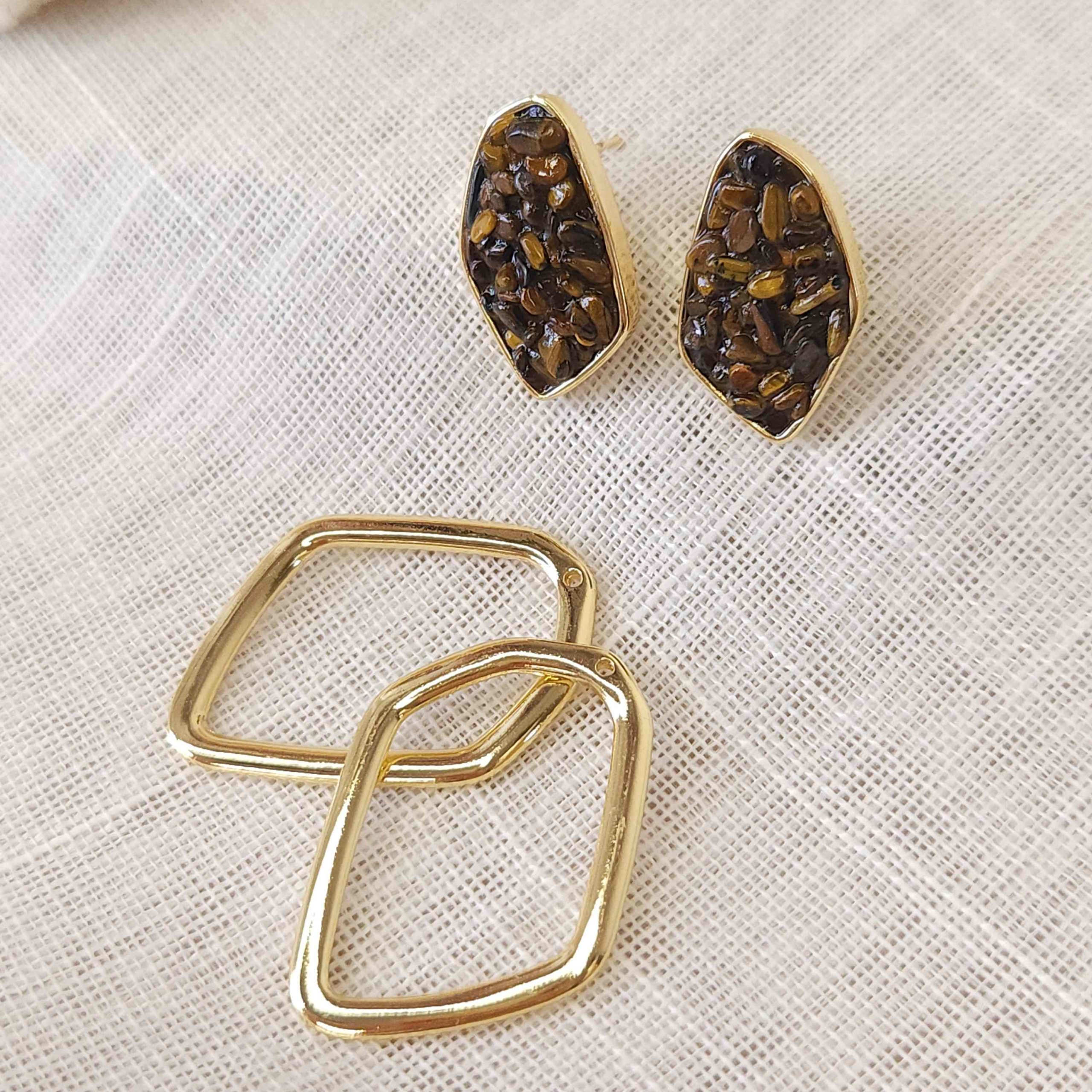 Brinco 2 em 1, Pedra Natural Olho de Tigre e Fio Geométrico - Banhado a Ouro 18k - Imagem 3