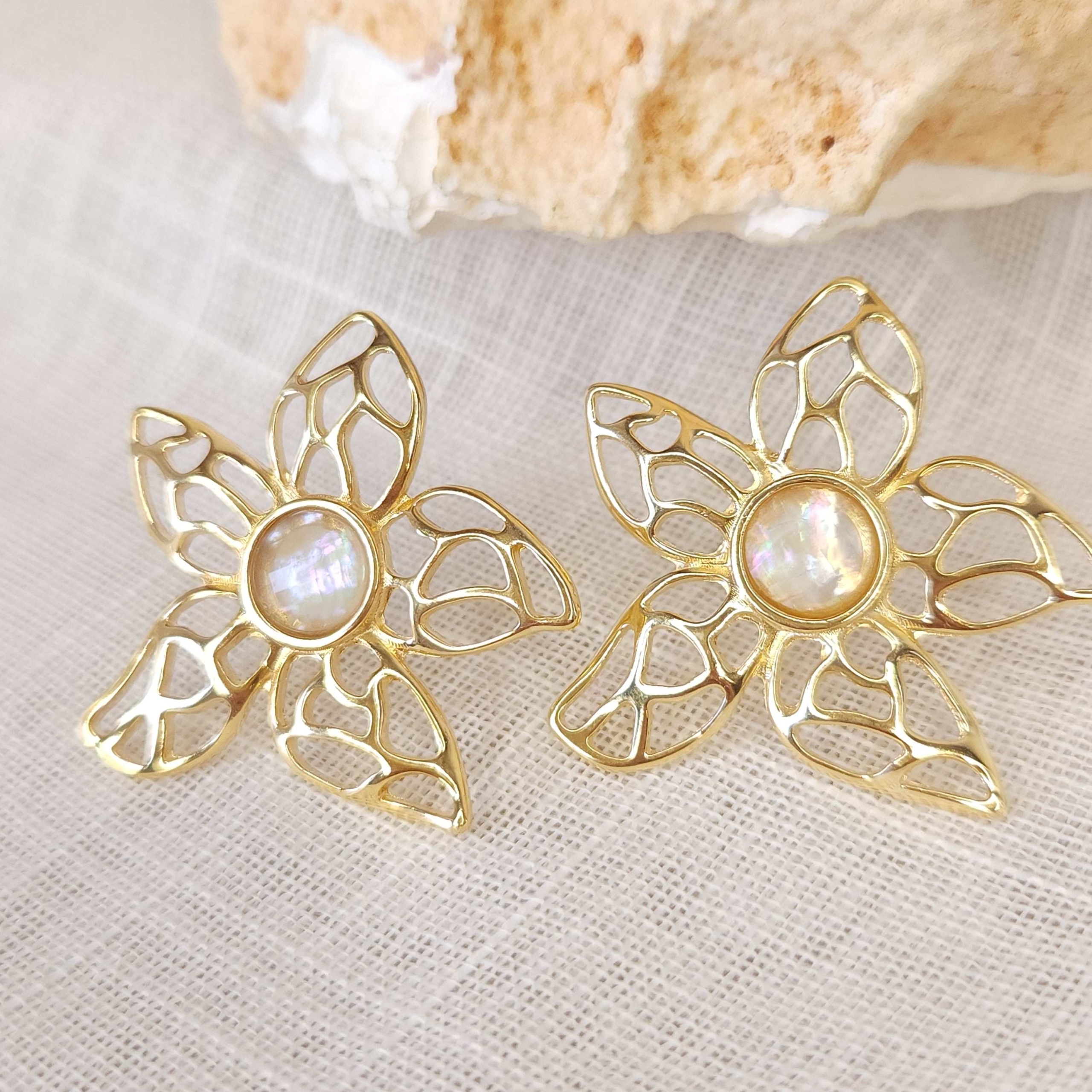 Brinco Estrela do Mar com Pedra Natural Opala do Mar - Banhado a Ouro 18k - Imagem 3