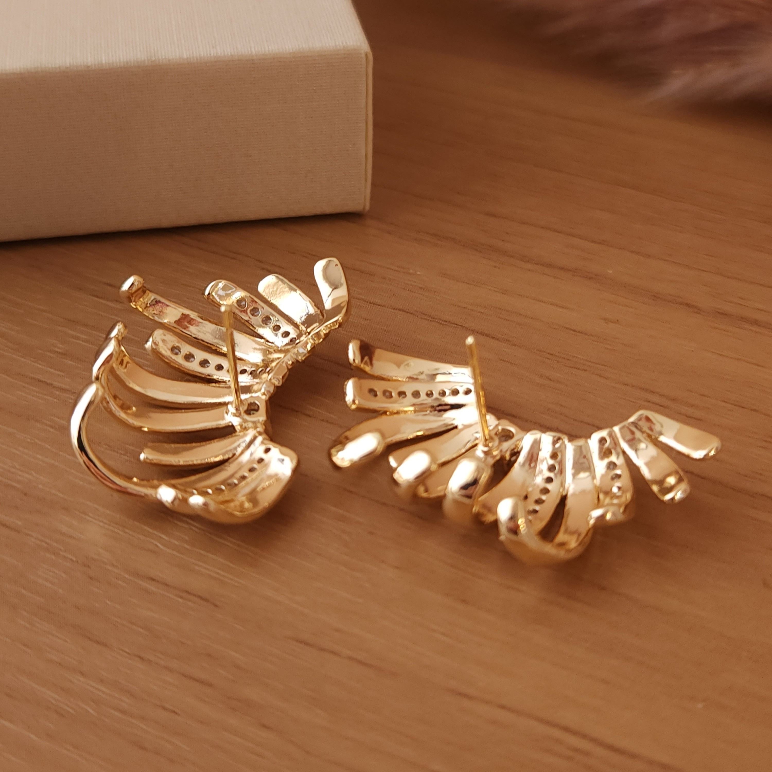 Brinco Ear Cuff Fios Lisos e Cravejados - Banhado a Ouro 18k - Imagem 3