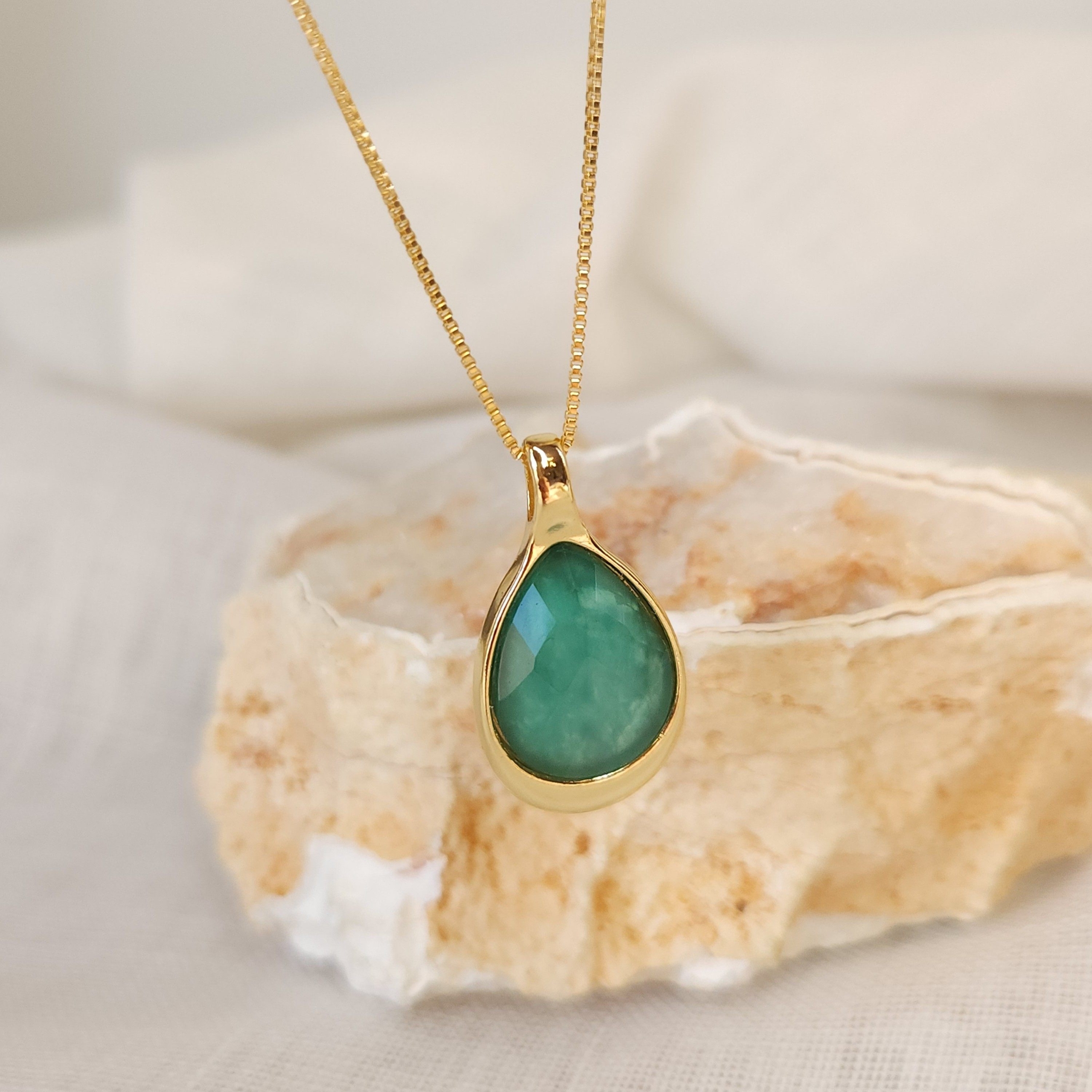 Conjunto de Gotas com Pedras Naturais Esmeralda - Banhado a Ouro 18k - Imagem 3