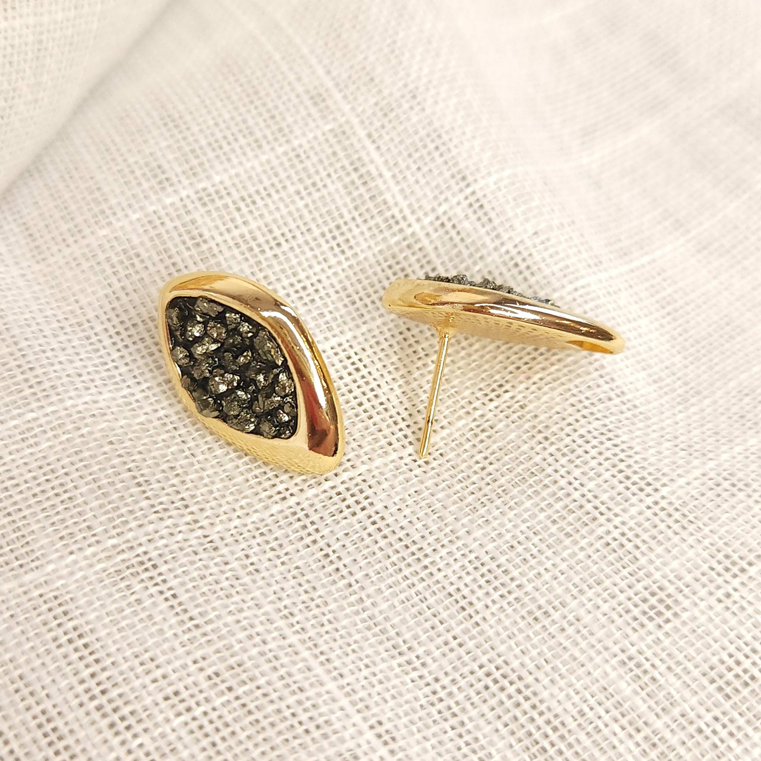 Conjunto Pedras Naturais/Pirita, com Designer Único e Elegante - Banhado a Ouro 18k - Imagem 4