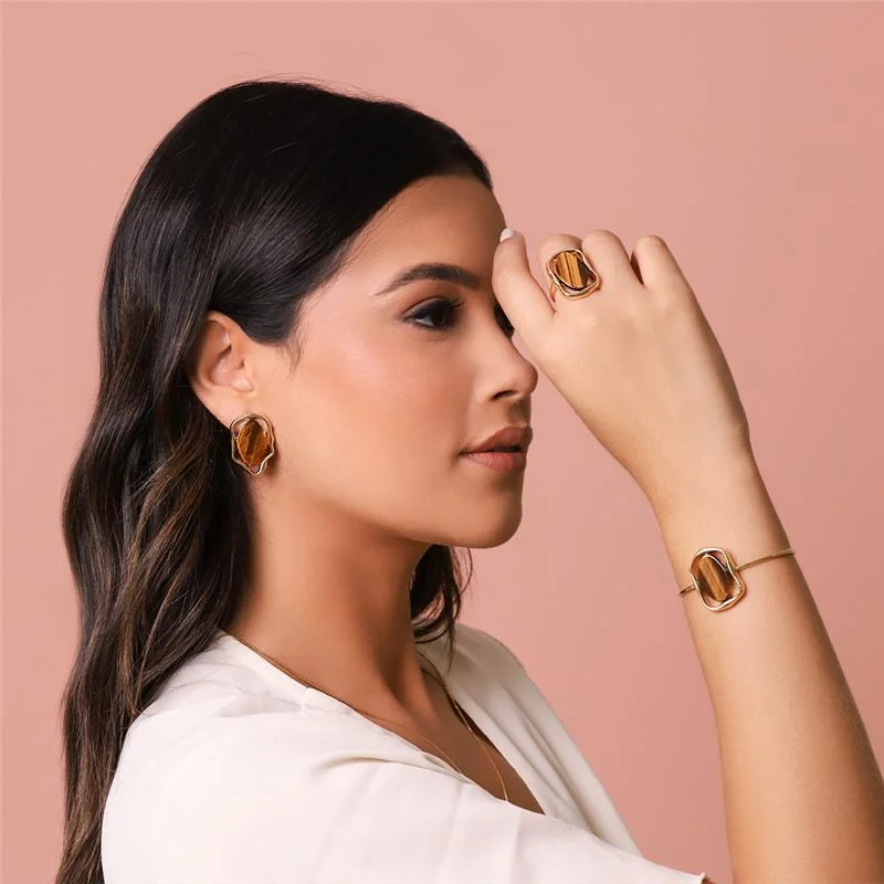 Anel Formato Orgânico e Pedra Oval Olho de tigre - Banhado a Ouro 18k - Imagem 5