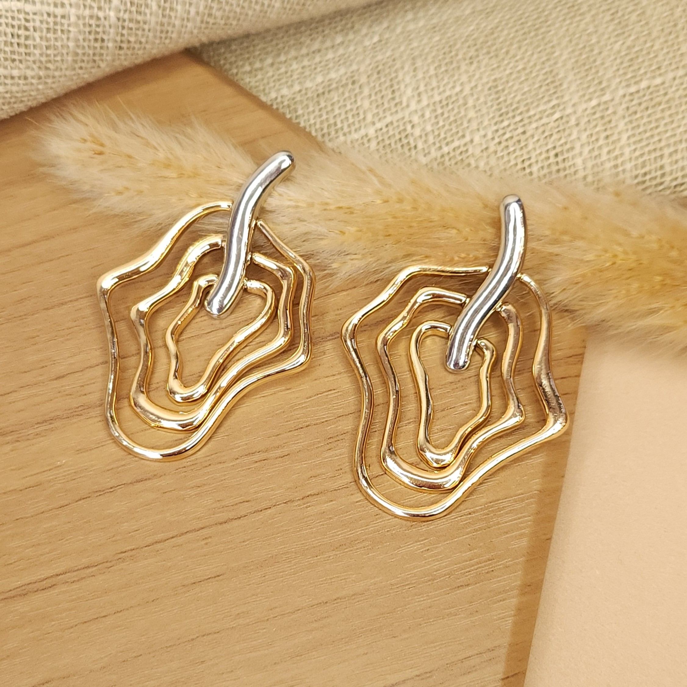 Brinco Dois Banhos, 3 Elos Grandes com Balanço - Banhado a Ouro 18k