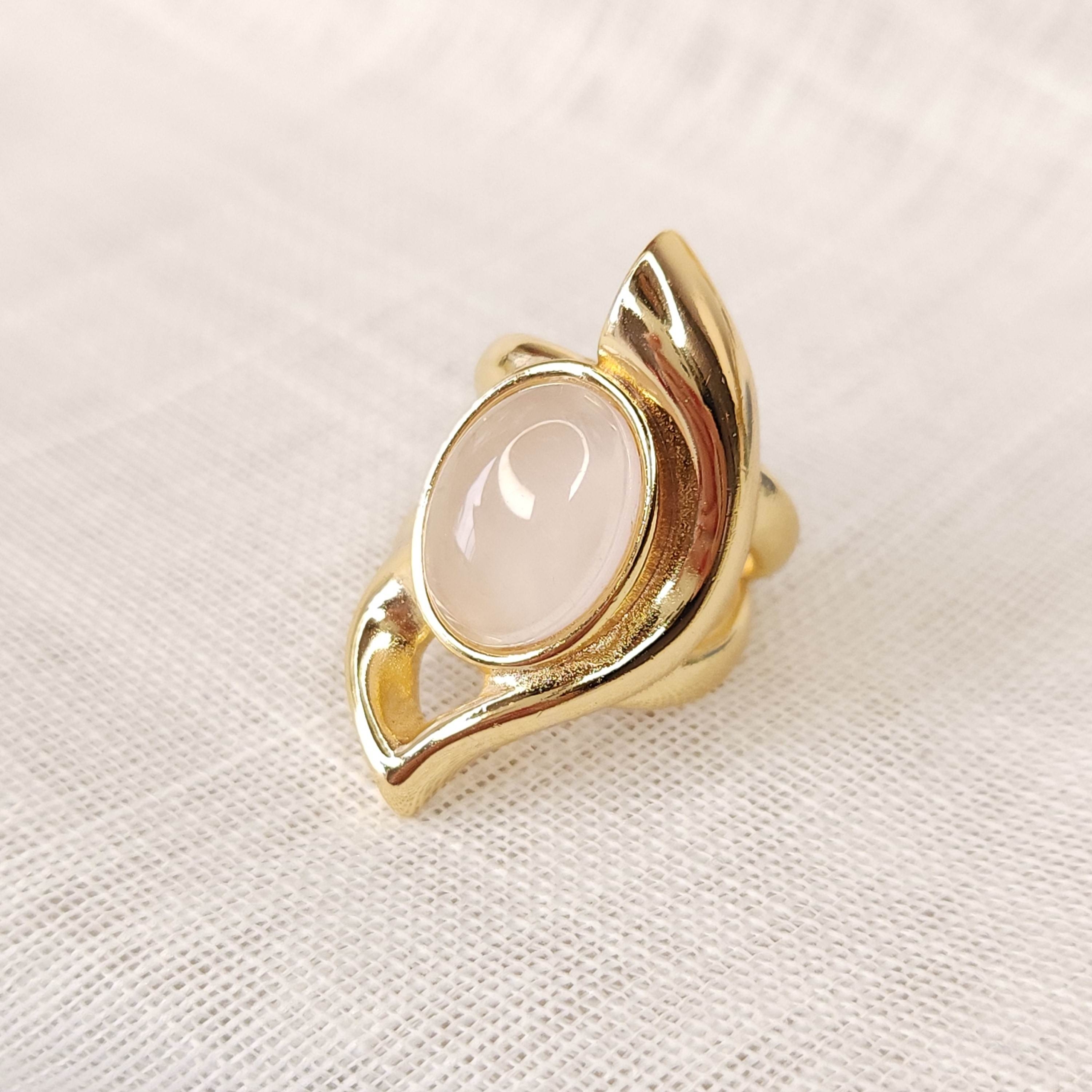 Anel Orgânico e Meia Folha Vasada com Pedra Natural Quartzo Rosa - Banhada a Ouro 18 K