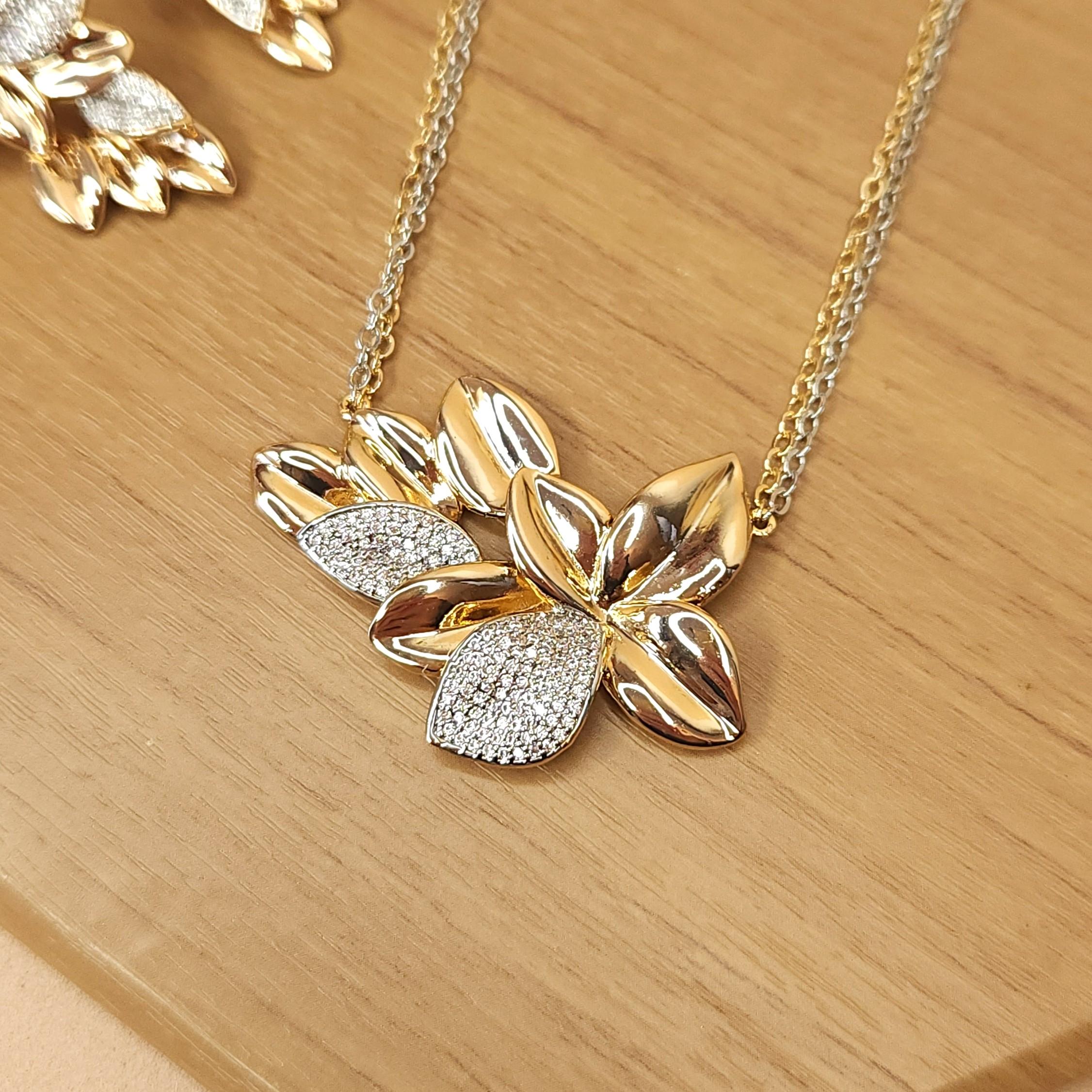 Conjunto Minimalista Colar Fio duplo com Duas Cores e Brincos Folhas Lisas e Cravejadas - Banhado a Ouro 18k - Imagem 2