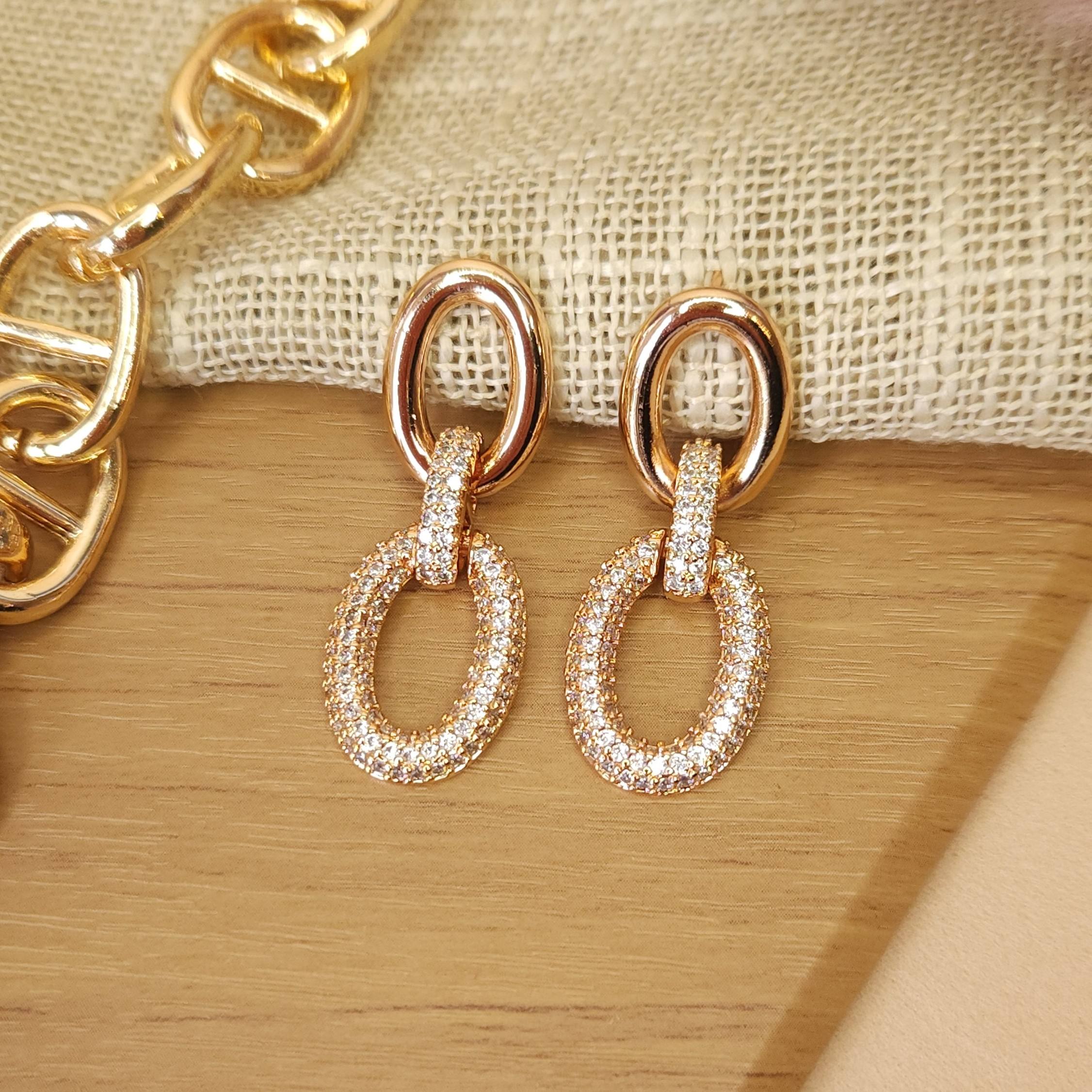 Conjunto Colar e Brincos Inspiração com Elos Cravejados - Banhado a Ouro 18k - Imagem 3