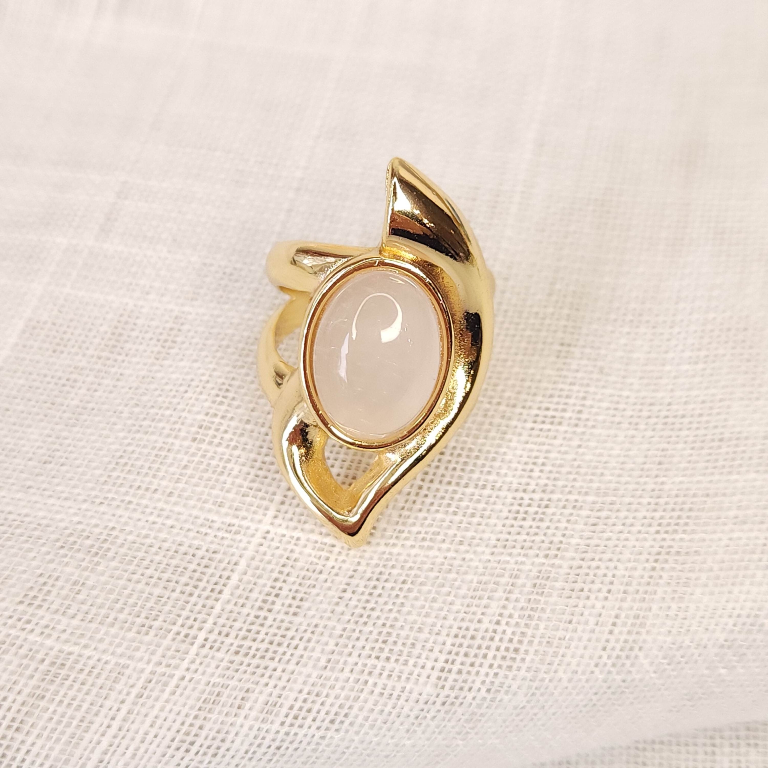 Anel Orgânico e Meia Folha Vasada com Pedra Natural Quartzo Rosa - Banhada a Ouro 18 K - Imagem 2