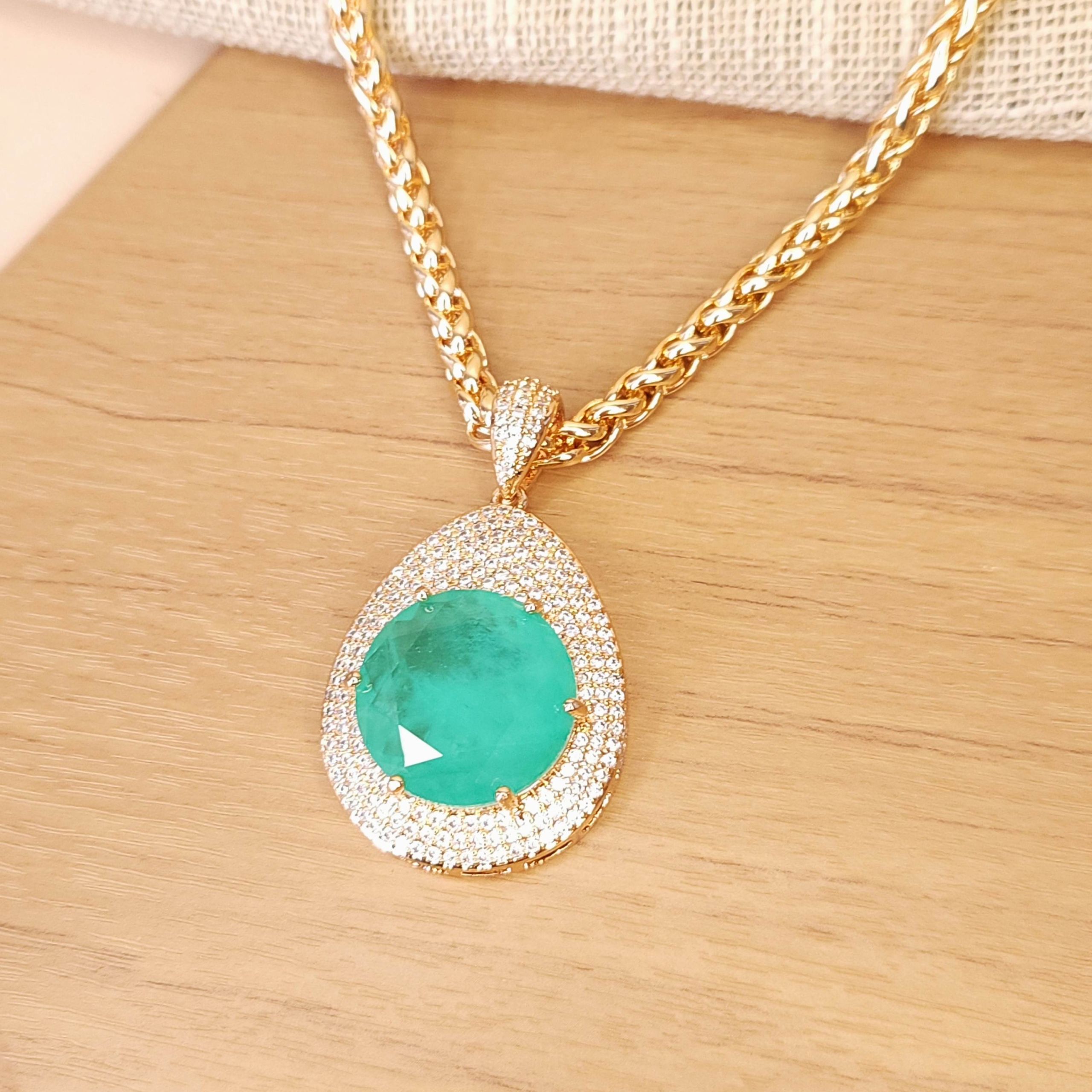 Conjunto Cordão Trama, Brincos e Pingente Gotas Cravejadas e Pedras Verdes - Banhado a Ouro 18k - Imagem 2