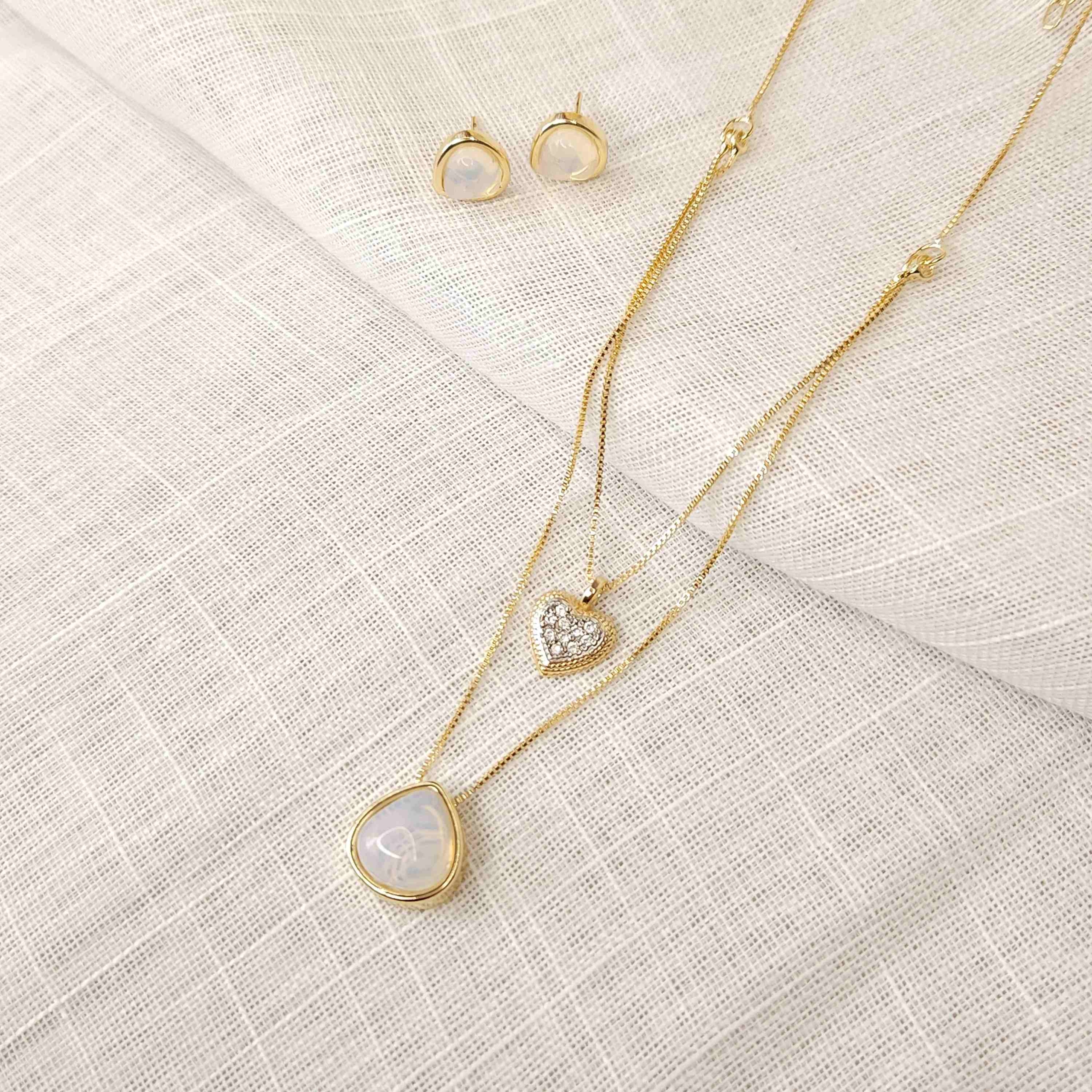 Conjunto de Brinco Colar Duplo Coração Cravejado e Gota Pedra Natural Opalina - Banhado a Ouro 18k