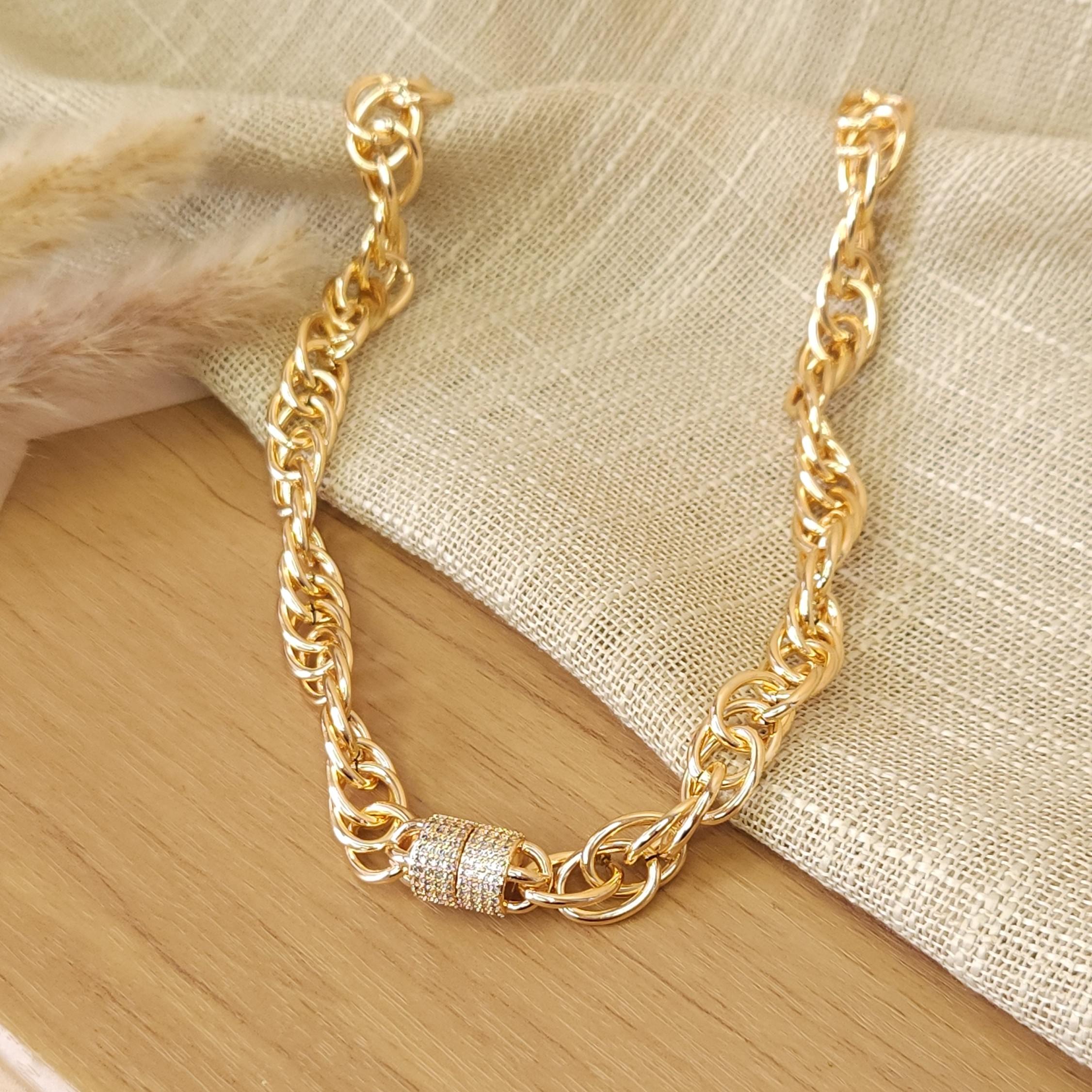 Colar Elegante Elos Entrelaçados Largo com Fecho Magnético Cravejado - Banhado a Ouro 18k